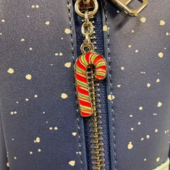 Loungefly- Disney – Snow White (1937) – Dwarfs Christmas US Exclusive Backpack 9 Loungefly- Disney – Snow White (1937) – Dwarfs Christmas US Exclusive Backpack -Christmas Goods Shop LOUWDBK2098 SnowWhite Dwarfs Xmas RS 02